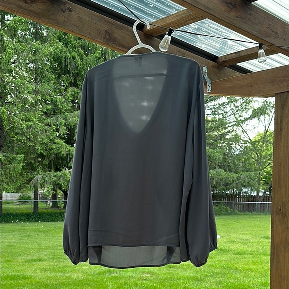 NWOT Cato Gray Blouse with Elegant Ruffle Design Women’s 26/28 - Picture 8 of 13